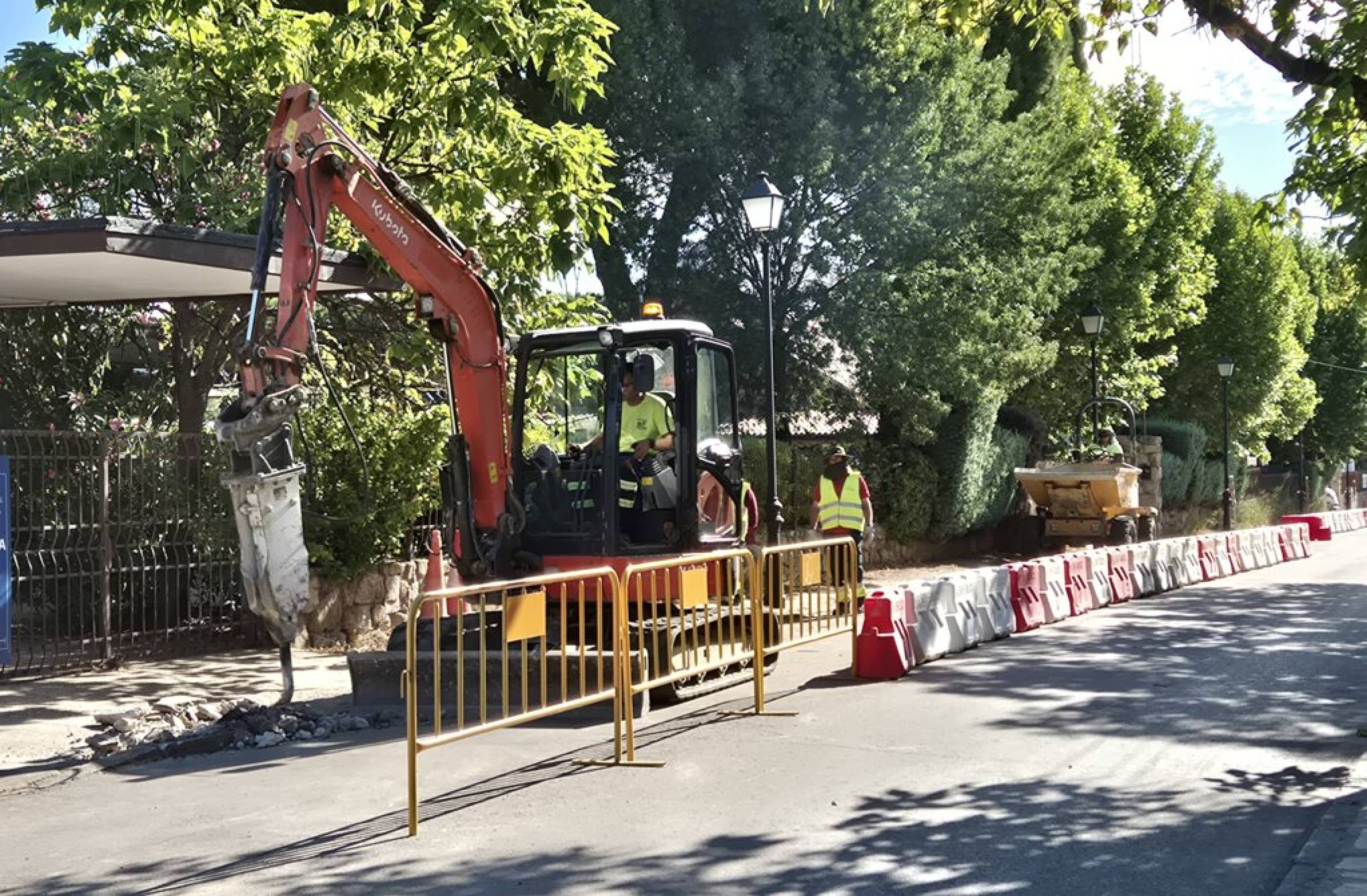 
                                                    El Ayuntamiento de Villanueva de la Cañada destina cerca de 3 millones de euros a la mejora de aceras
