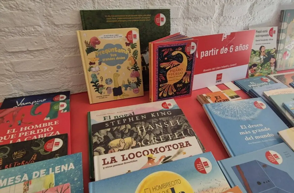 
                                220 libros para descubrir en Villanueva de la Cañada: la biblioteca municipal acoge la Muestra del Libro Infantil y Juvenil                                    