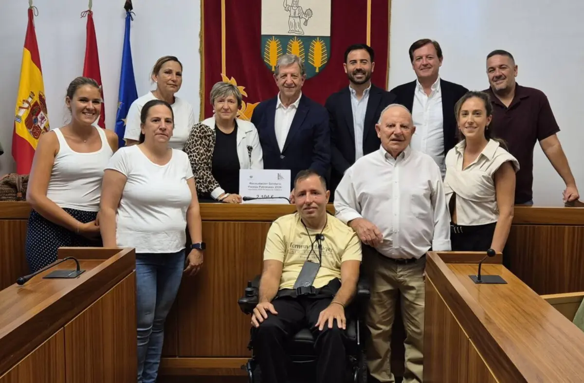
                                Villanueva de la Cañada entrega 2.104 euros recaudados en las Fiestas Patronales a STOP-FA                                    