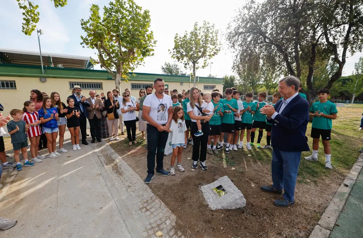 Villanueva de la Cañada homenajea a David Praja, el niño asesinado en abril en La Despernada