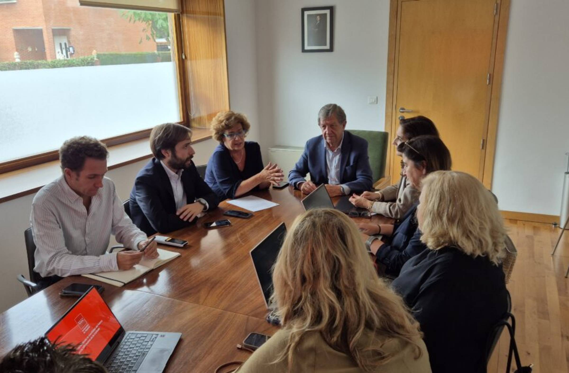 
                                                    La CAM presenta al Ayuntamiento de Villanueva de la Cañada el proyecto de la Autopista Madrileña del Suroeste 