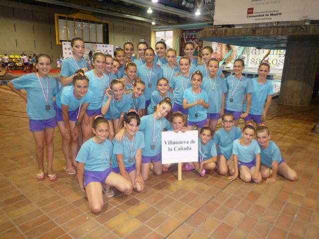 Éxito de la escuela de natación sincronizada