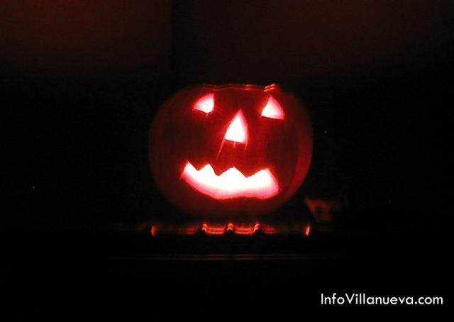 El club de lectura infantil de la biblioteca celebra Halloween