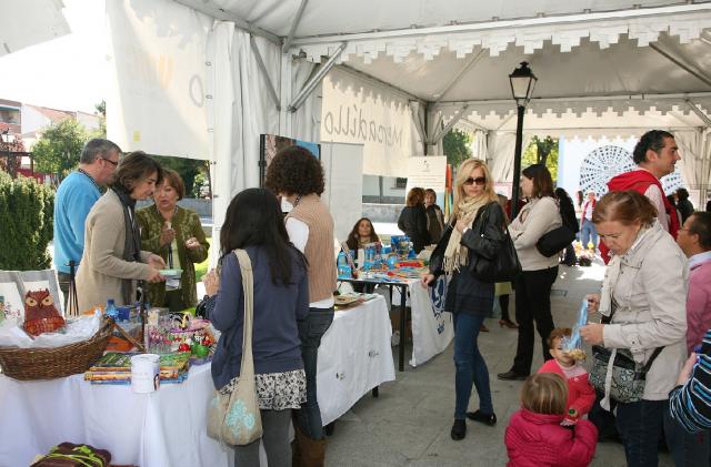 Numerosos vecinos visitaron el Mercadillo Solidadrio

