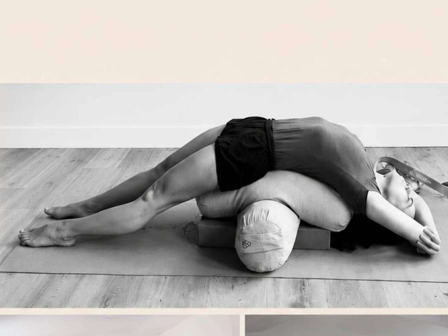 Formación intensiva de yoga restaurativo (online y presencial)