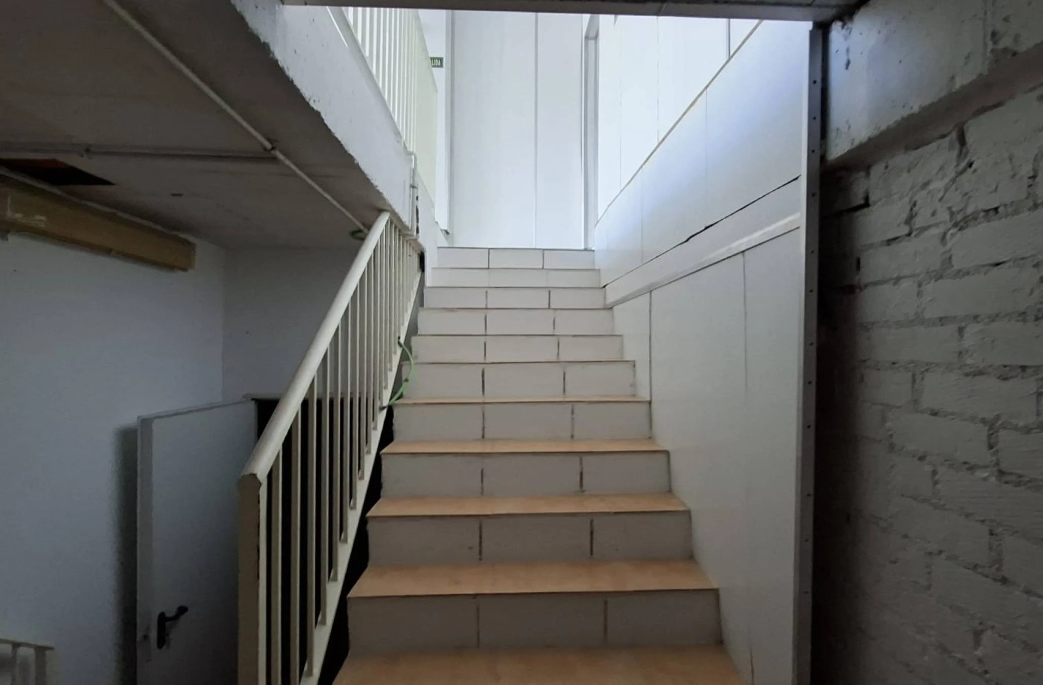 Se necesita asesor inmobiliario.