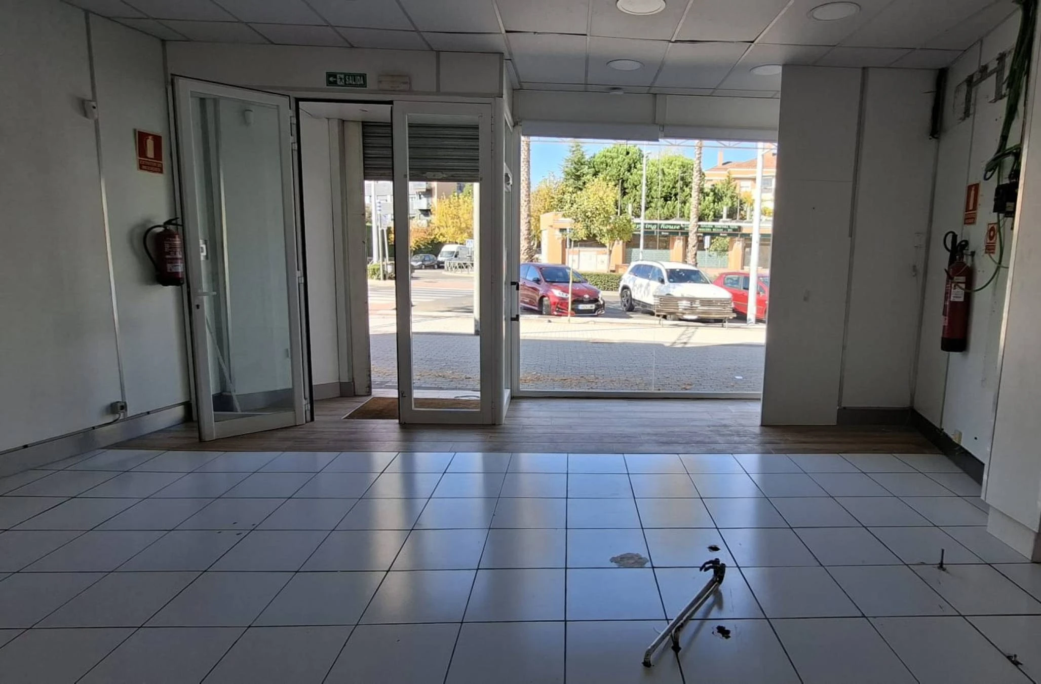 Se necesita asesor inmobiliario.