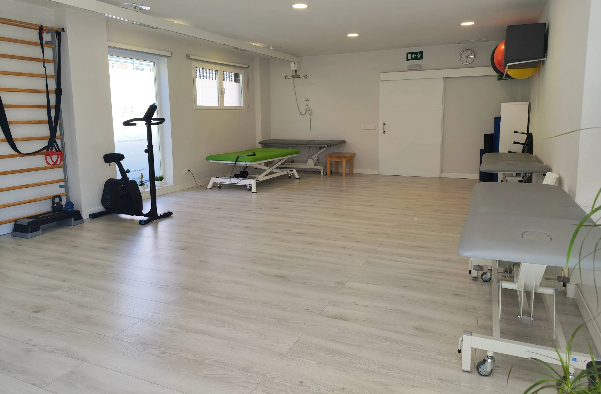 Sala en clínica de fisioterapia